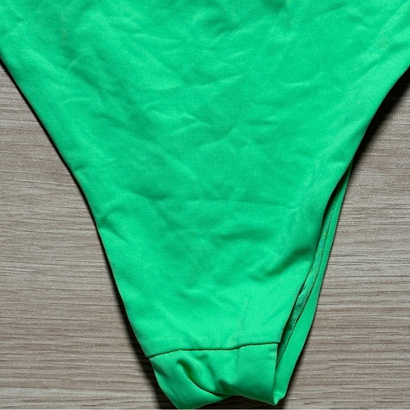 •WEWOREWHAT Ruched Underwire Top and Delilah Bottom bikini set in Neon Green - Picture 14 of 15